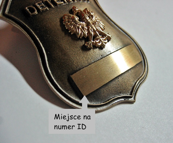 odznaka z numerem