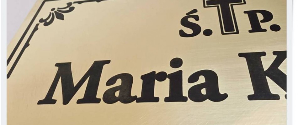 Jak wybrać elegancką tablicę na pomnik nagrobkowy?